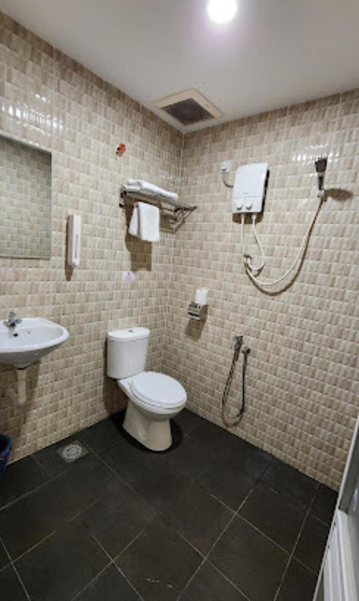 Sam Hotel Sitiawan Extérieur photo
